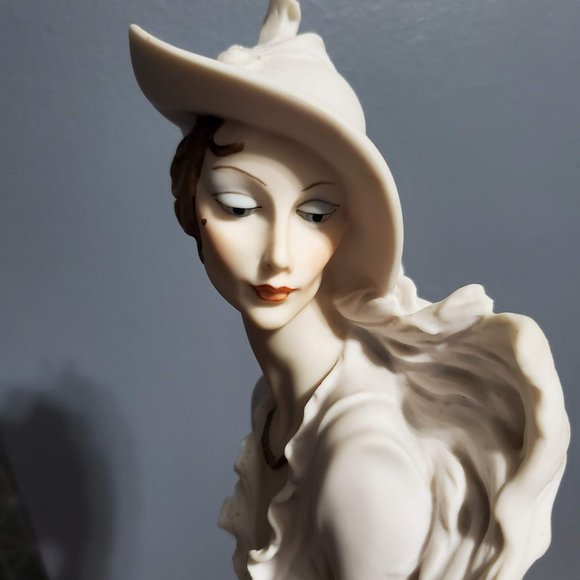 GIUSEPPE ARMANI FIGURINE